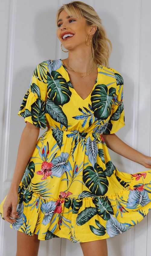 Fırfırlı Tropikal Desenli Elbise